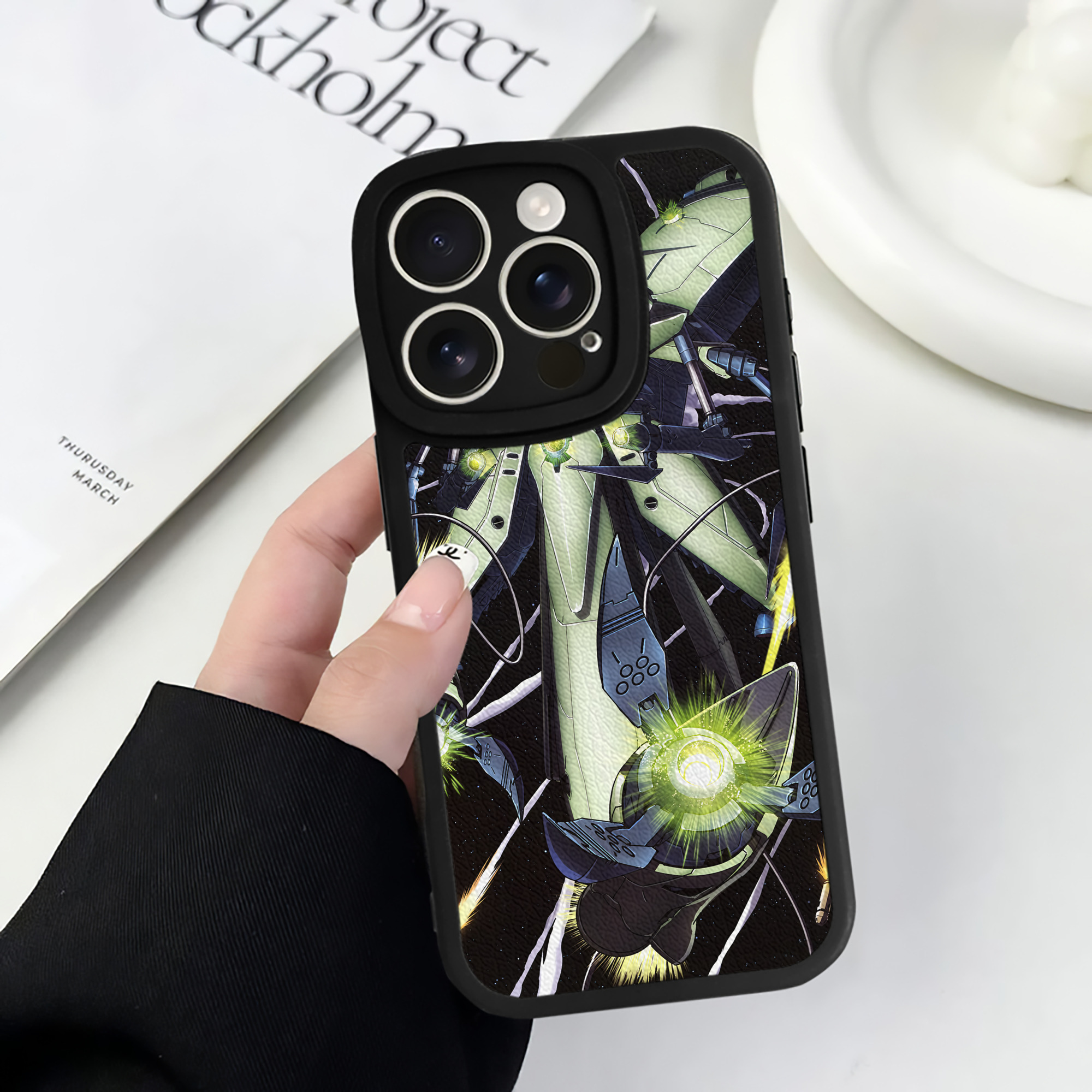 （画像用） 機動戦士ガンダム Mobile Suit Gundam 【iPhone 16シリーズ対応】シリコンスマホケース（レザー調） 材質：シリコン